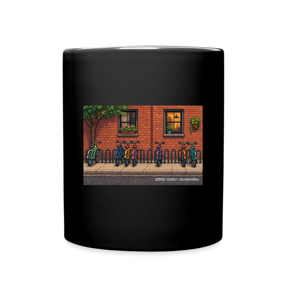Fahrräder an der Backsteinwand Keramik-Tasse - Schwarz