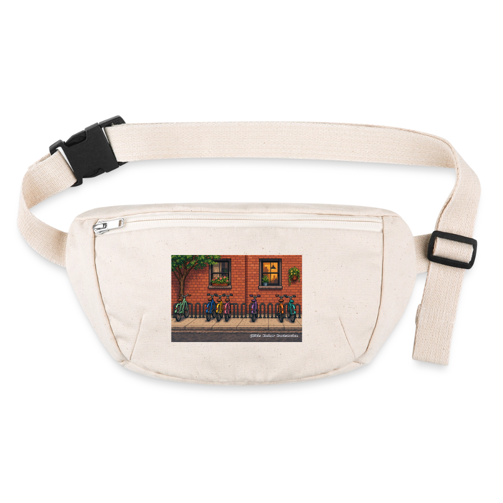 Fahrräder an der Backsteinwand Gürteltasche - Bio - Naturweiß